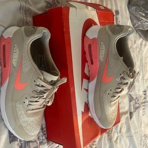 Nike women’s airmax 90